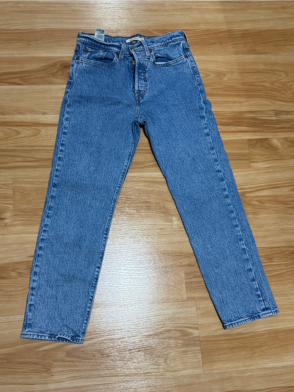 Levi's Wedgie Straight Jeans in Medium Blue Wash